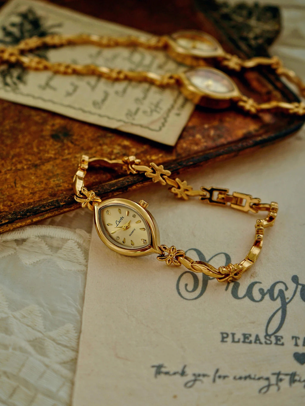 1 Piece of New French-Style Retro Gold Small Dial Women's Watch, Fashionable, Simple, Luxurious, Elegant, Compact, Waterproof, Bracelet-Style, Suitable for Daily Wear, Dinner Parties, and Other Occasions to Decorate the Wrist