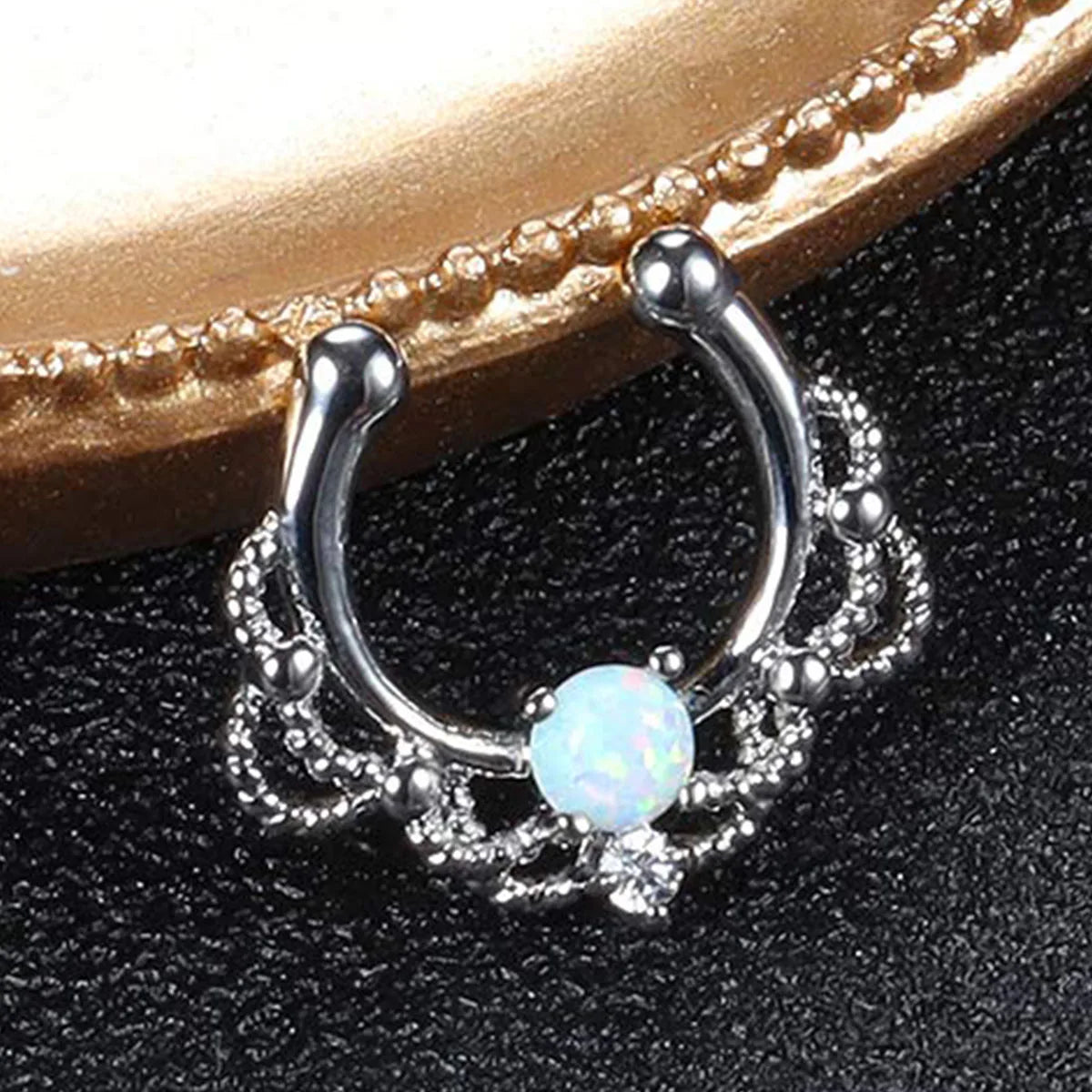 Single Synthetic Opal Clip for Women, Non-Piercing Rack Ring, 1 Piece