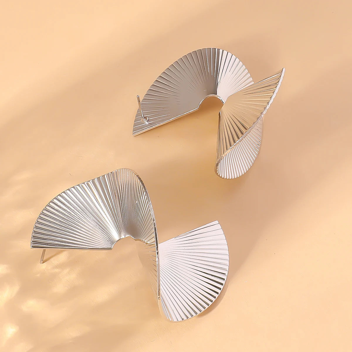 Retro Twisted Spiral Statement Earrings for Women Party Wedding Temperament Jewelry Geometry Golden Silver Color Metal Earrings