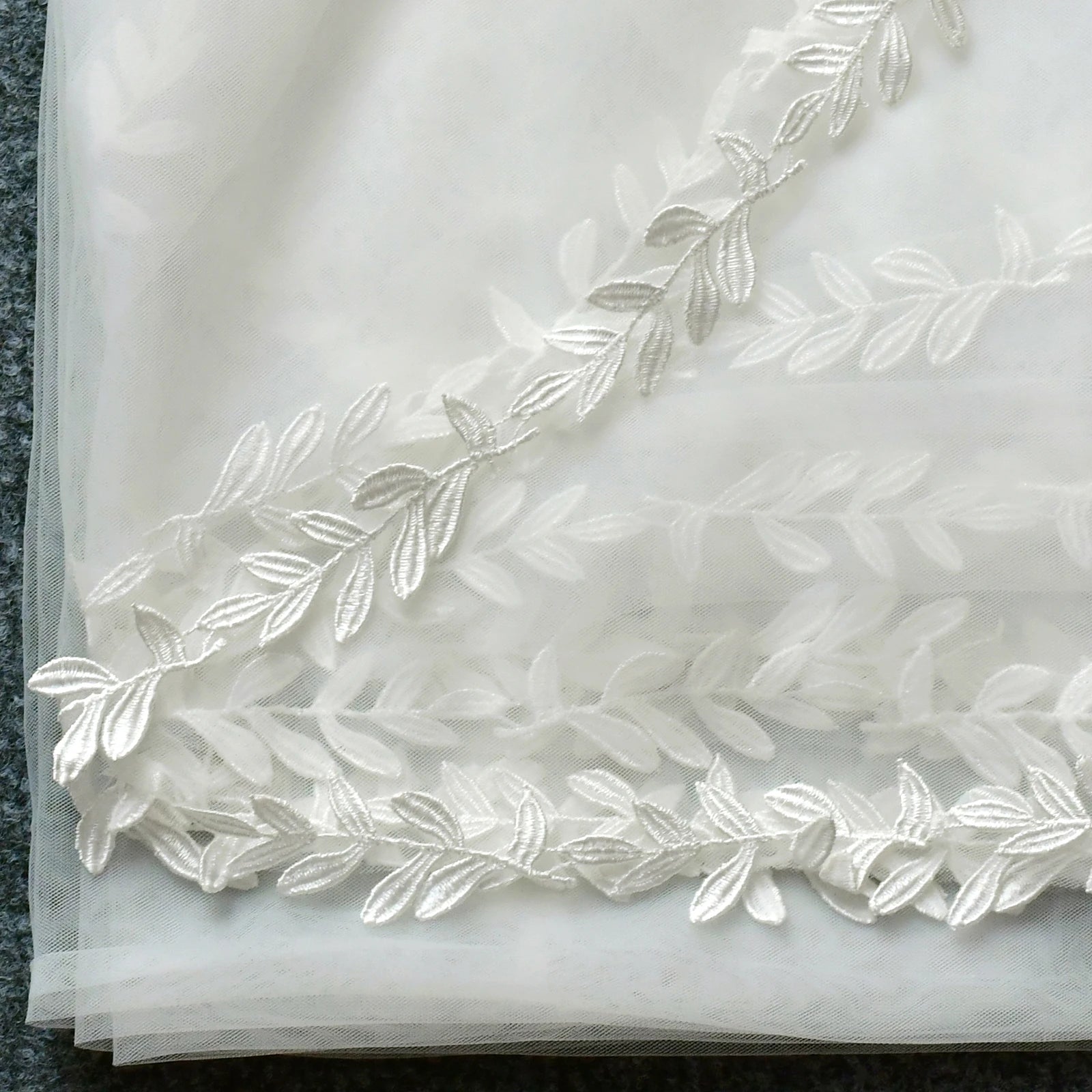 Wedding Veil Lace Edge Bridal Veils 3M White Ivory Wedding Veil Thin Scallop Lace Trim Cathedral Mantilla Bride Accessories V129