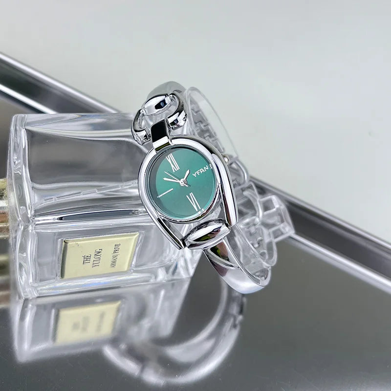 Fashionable Retro Button Wristband Bracelet Quartz Watch for Women Casual High-End Feel New Model Women's Watch Bracelet