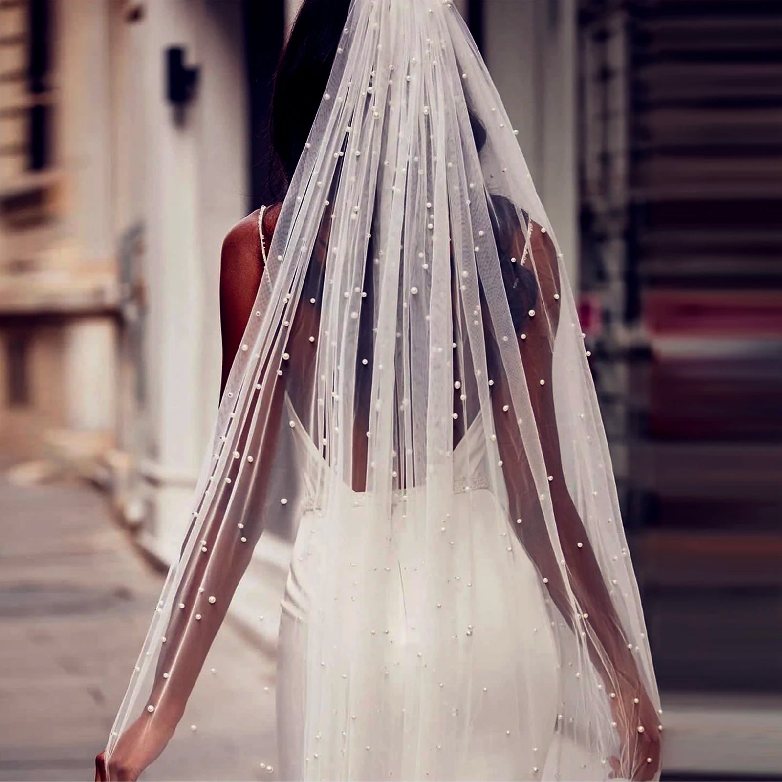 Short Wedding Veil for Bride Pearls Beaded Bridal Veils with Comb Soft Tulle Wedding Accessories Hot Sale Gift for Bride G05