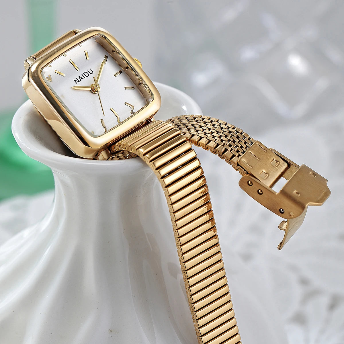 1 Piece of Women's Watch with a Simple, Artistic, and Vintage Quartz Design