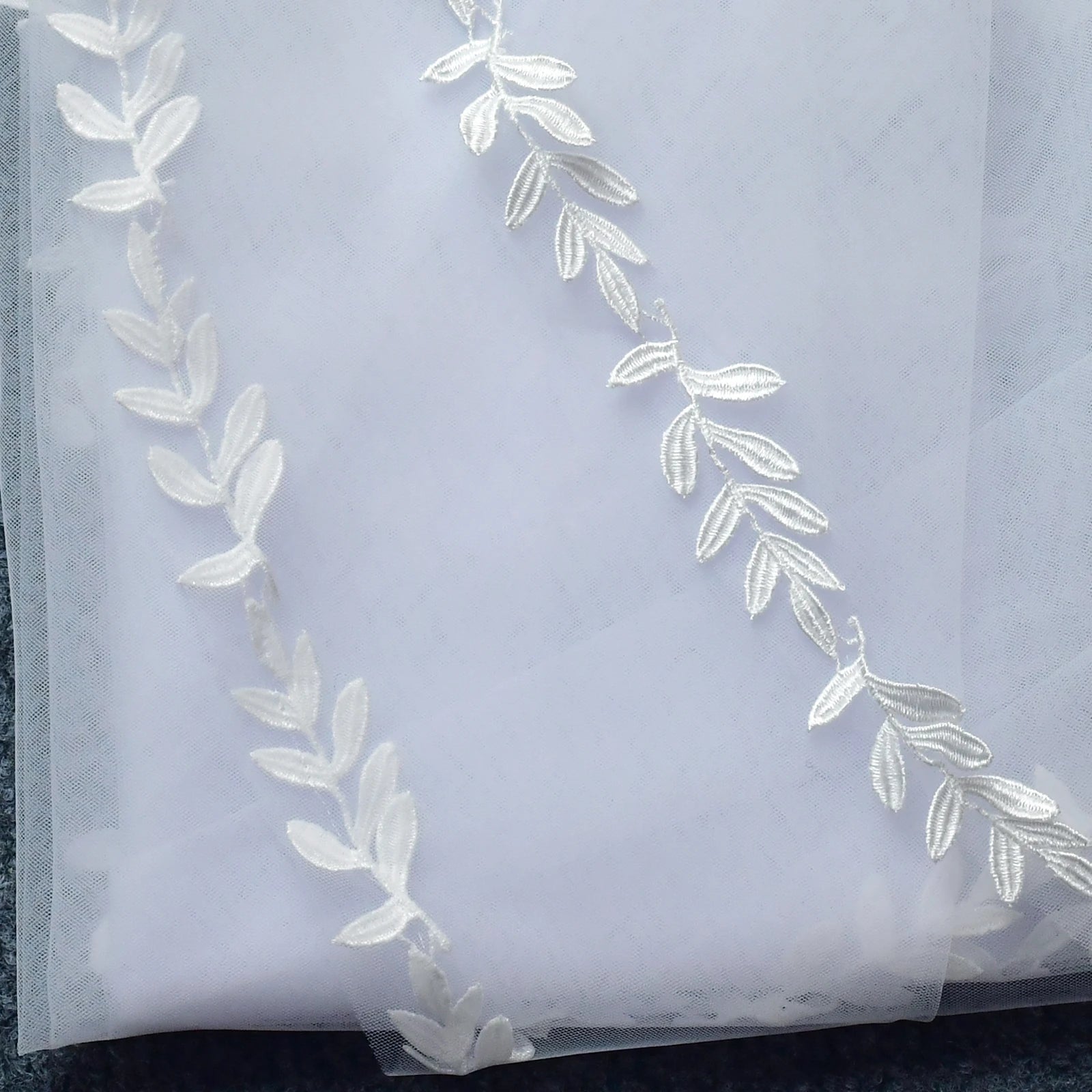 Wedding Veil Lace Edge Bridal Veils 3M White Ivory Wedding Veil Thin Scallop Lace Trim Cathedral Mantilla Bride Accessories V129