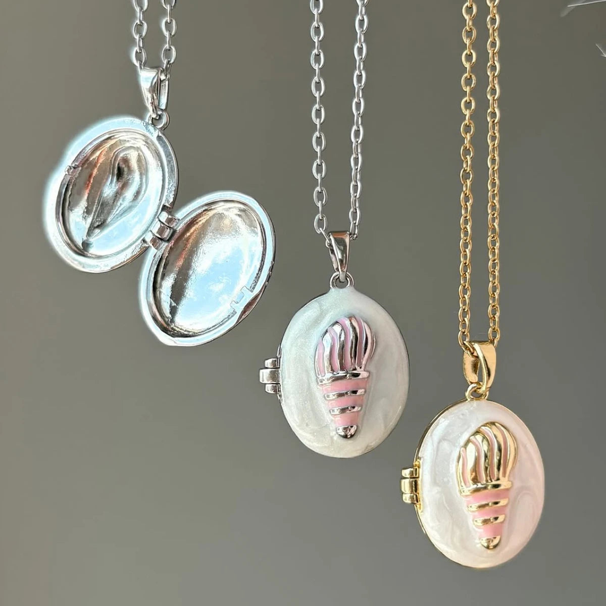 Vintage Enamel Heart Photo Locket Pendant Necklace for Women Minimalist Luxurious Non-Fading Stainless Steel Jewelry Accessory