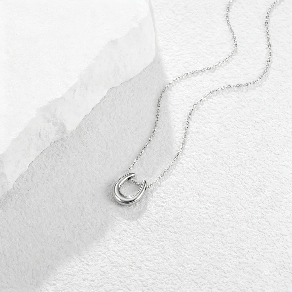 Skyrim Lucky Horseshoe U Shape Pendant Necklace Women Stainless Steel Gold Color Snake Chain Fashion Minimalist Jewelry Gift