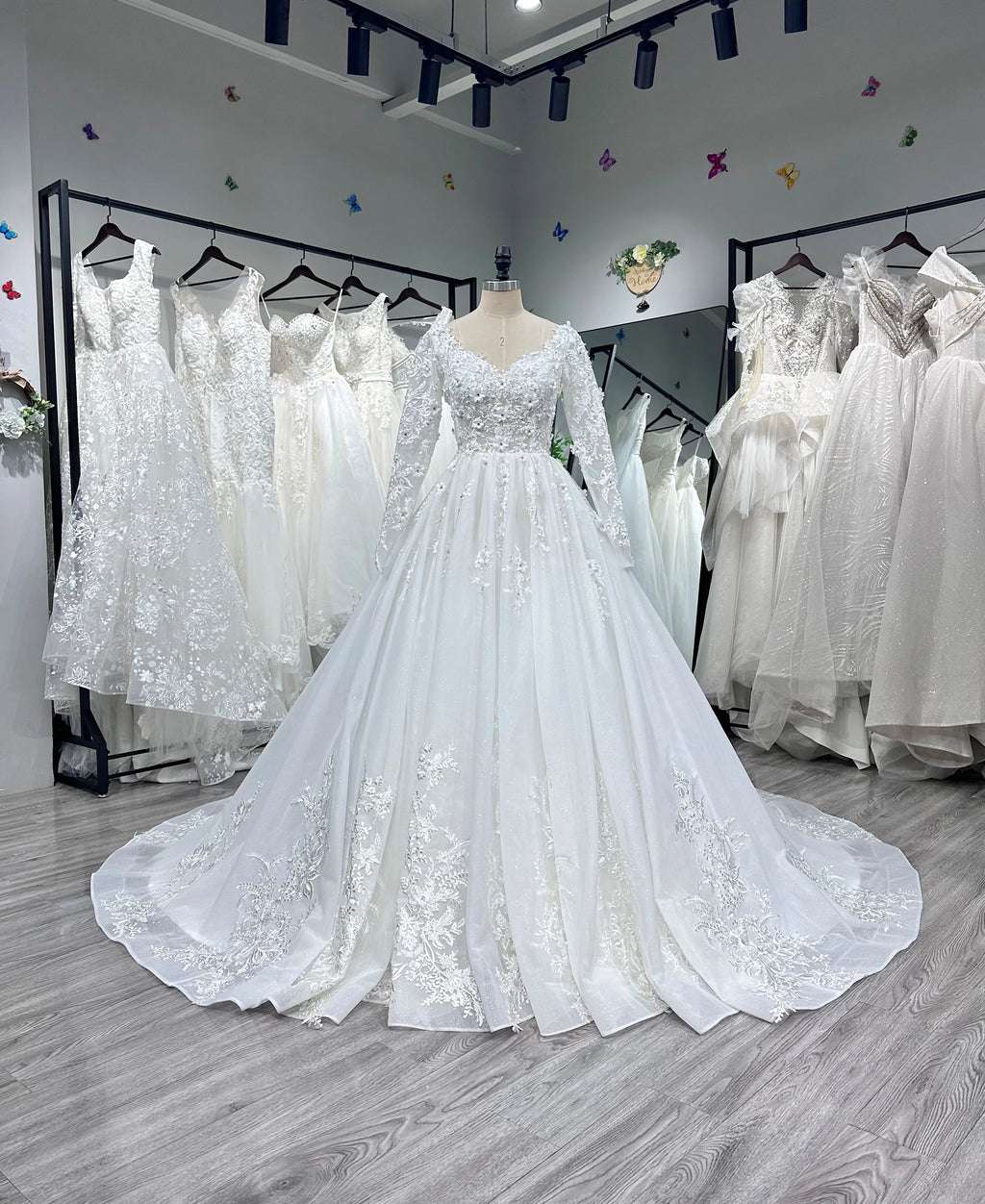 Hire Lnyer Crystal 3D Flowers Beading Pearls Sequins Sequins Appliques Shiny Long Sleeve Ball Gown Wedding Dress Real Photos
