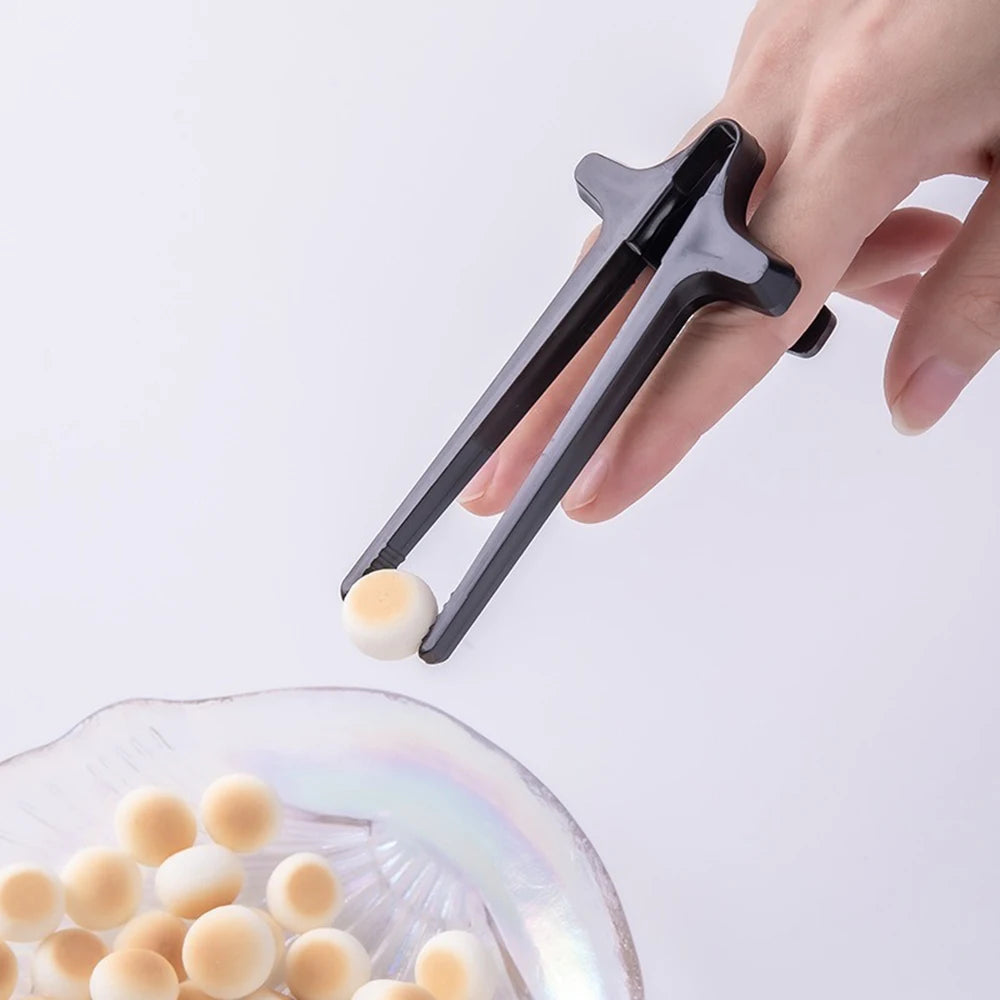 1PC Playing The Game With Chopsticks. The Clips Are Not Dirty The Chopsticks And The Clips Home Kicthen