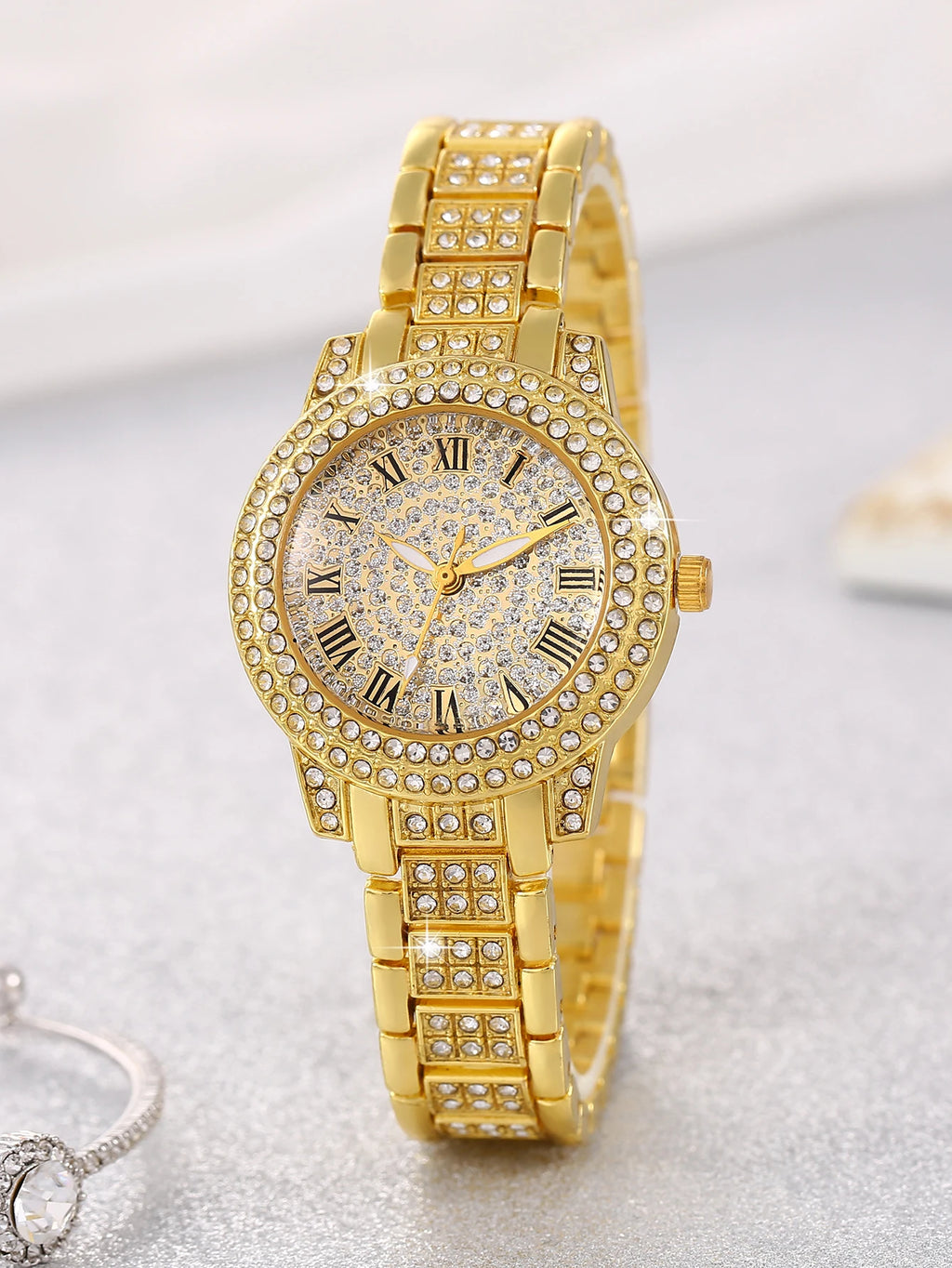 Fashionable round Ladies Quartz Watch And Hollow Embedded Jewelry Set Versatile Gift for Birthdays Elegant Accessory Set No Box