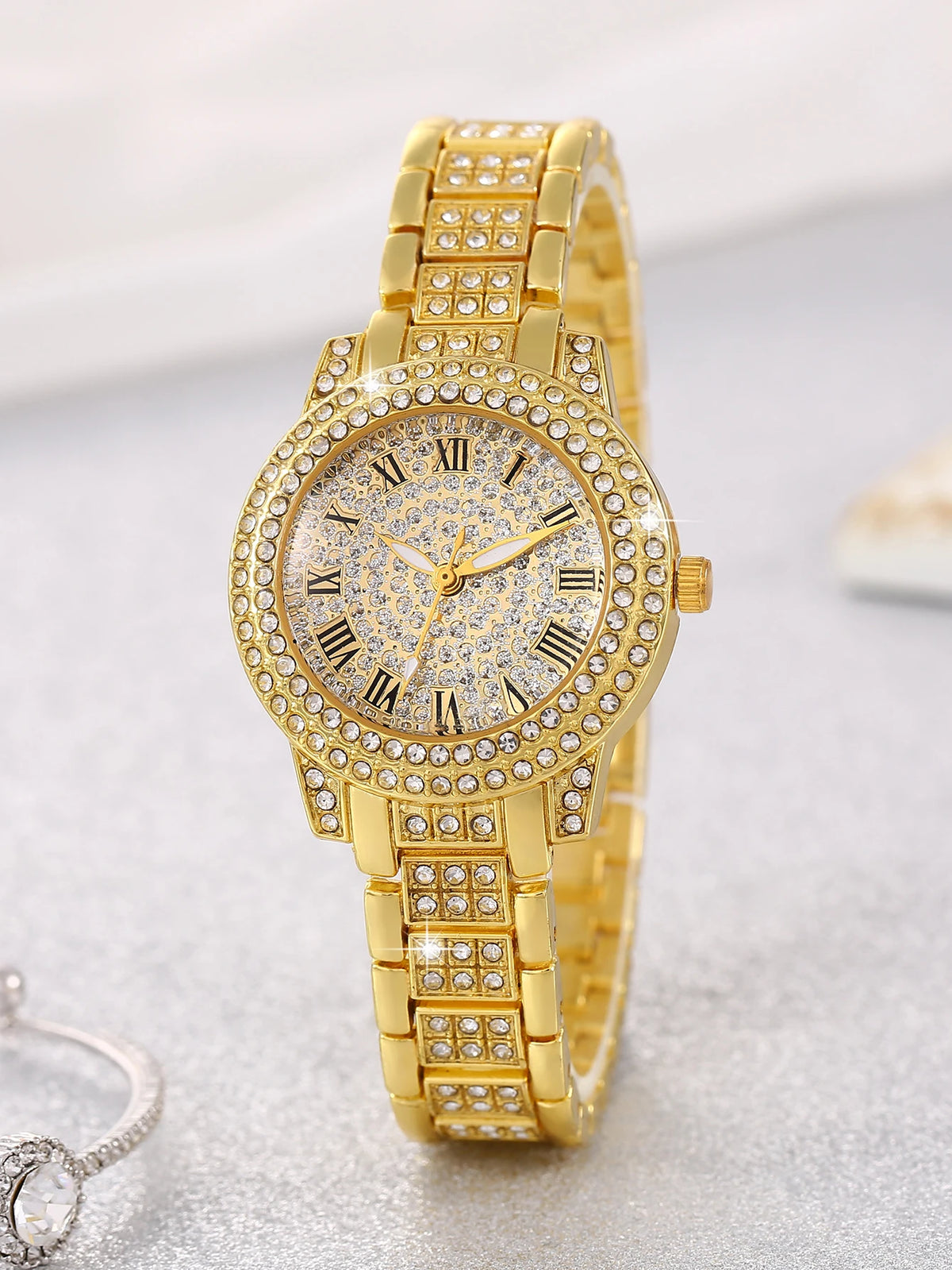 Fashionable round Ladies Quartz Watch And Hollow Embedded Jewelry Set Versatile Gift for Birthdays Elegant Accessory Set No Box