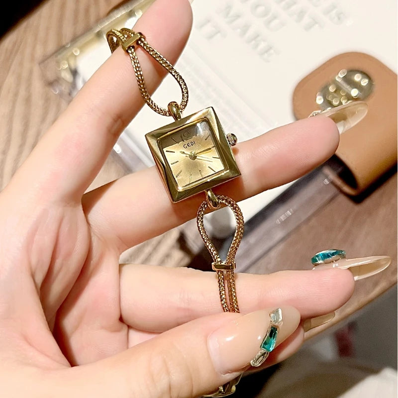 New Luxury Women Gold Watch Fashion Square Quartz Wristwatch Simple Exquisite Rhinestone Ladies Clock Gift Relogio Feminino