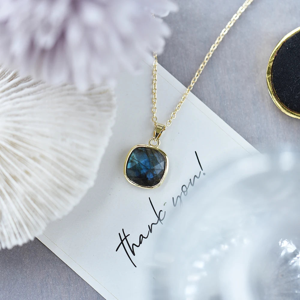 ITSMOS Labradorite Flash Pendant Necklace 14k Gold Plated Teardrop Pendant Choker Natural Healing Stone Jewelry for Women Gift