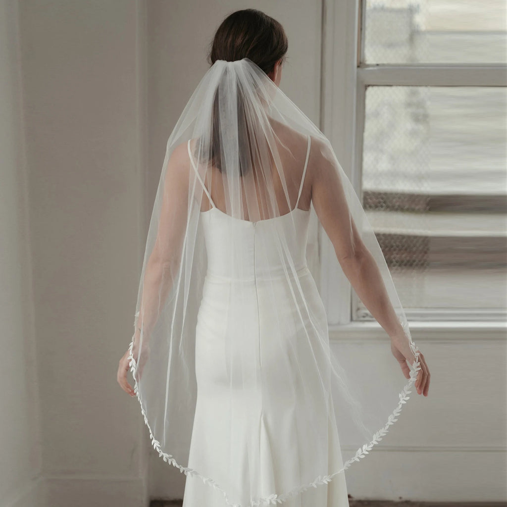 Wedding Veil Lace Edge Bridal Veils 3M White Ivory Wedding Veil Thin Scallop Lace Trim Cathedral Mantilla Bride Accessories V129