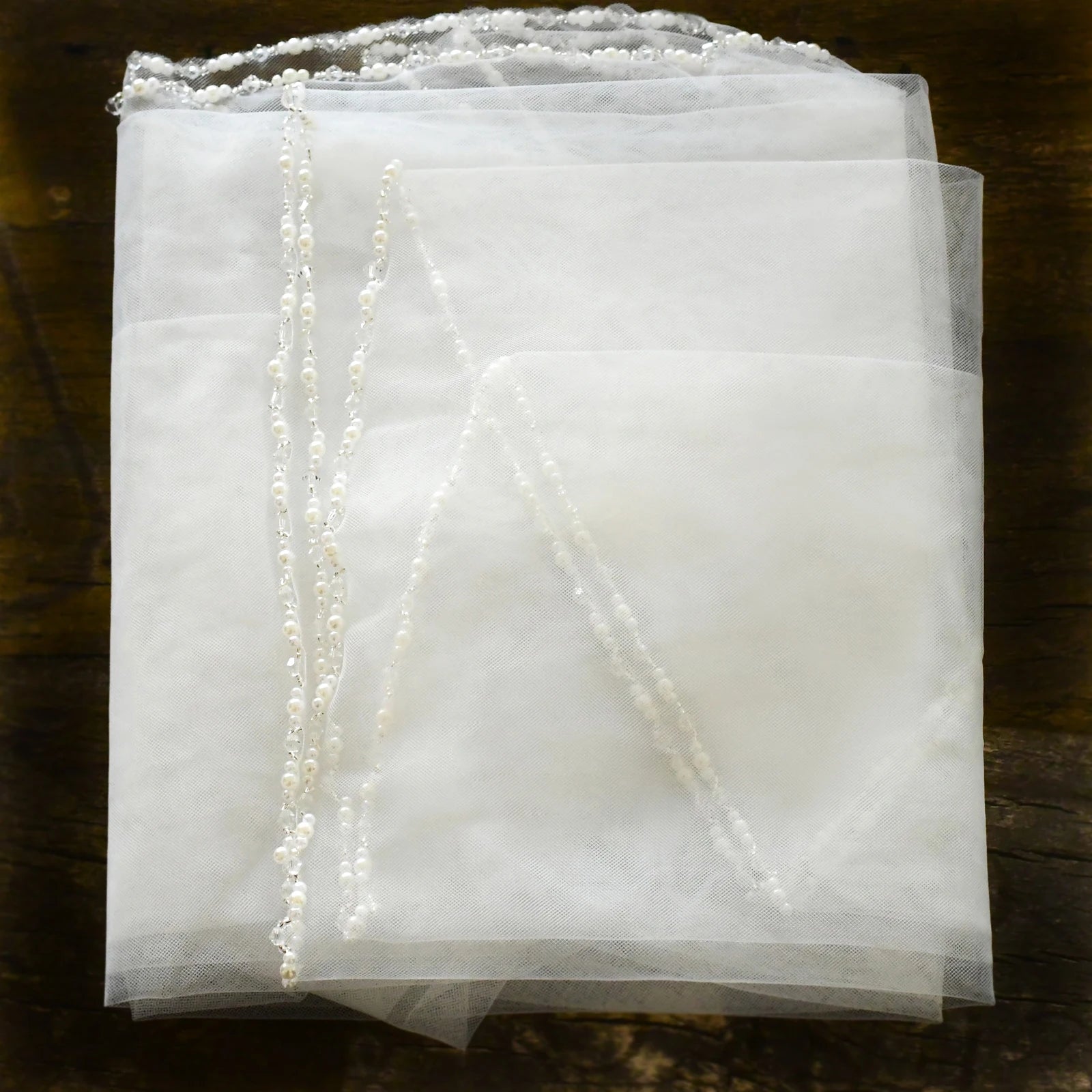 V107 Bridal Veils Crystal Beaded 1 Tier Fingertip Length Wedding Veil with Trim Edge Bridal Hair Accessorry Soft Tulle with Comb