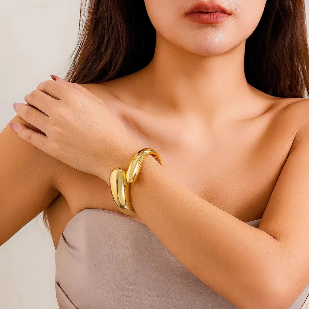 Ingemark Luxury Geometric Water Drop Spring Bangles Women Punk Glossy Gold Color Heavy Metal Wide Bracelet Party Banquet Jewelry