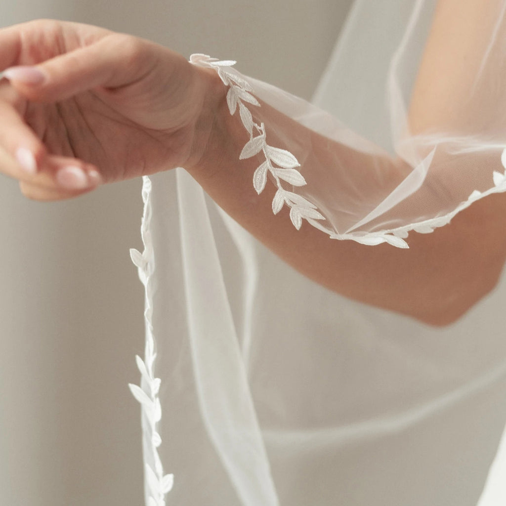 Wedding Veil Lace Edge Bridal Veils 3M White Ivory Wedding Veil Thin Scallop Lace Trim Cathedral Mantilla Bride Accessories V129