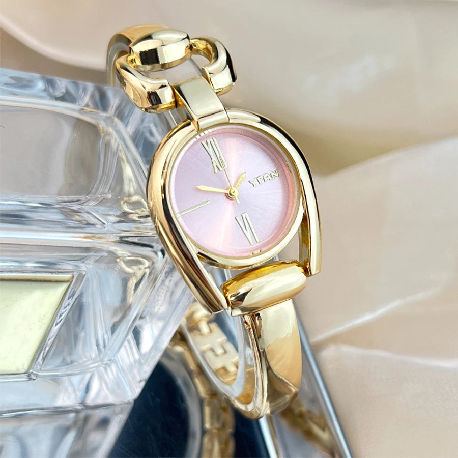 Fashionable Retro Button Wristband Bracelet Quartz Watch for Women Casual High-End Feel New Model Women's Watch Bracelet