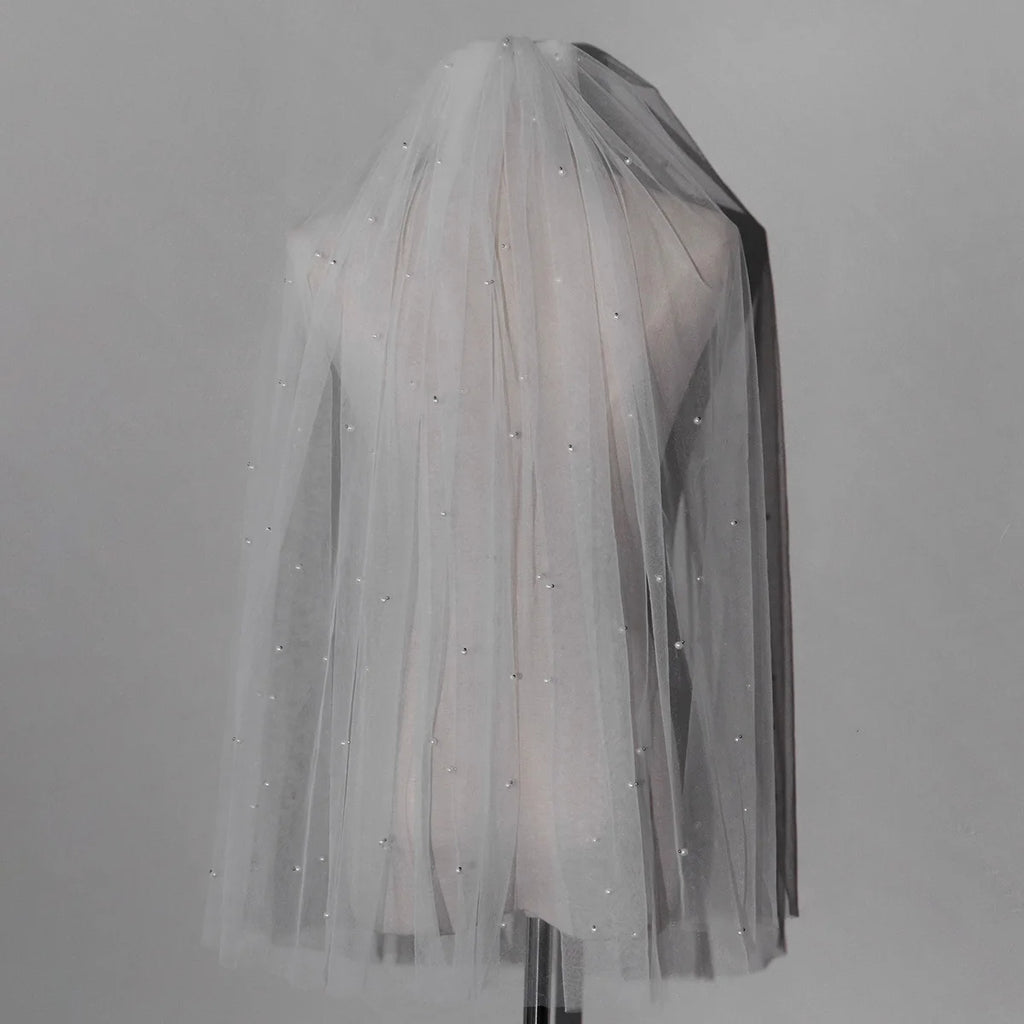 Double Layer Mesh Tulle Solid Color Women Short Wedding Veil with Clip Ribbon Edge Center Cascade Bride Headpiece Party