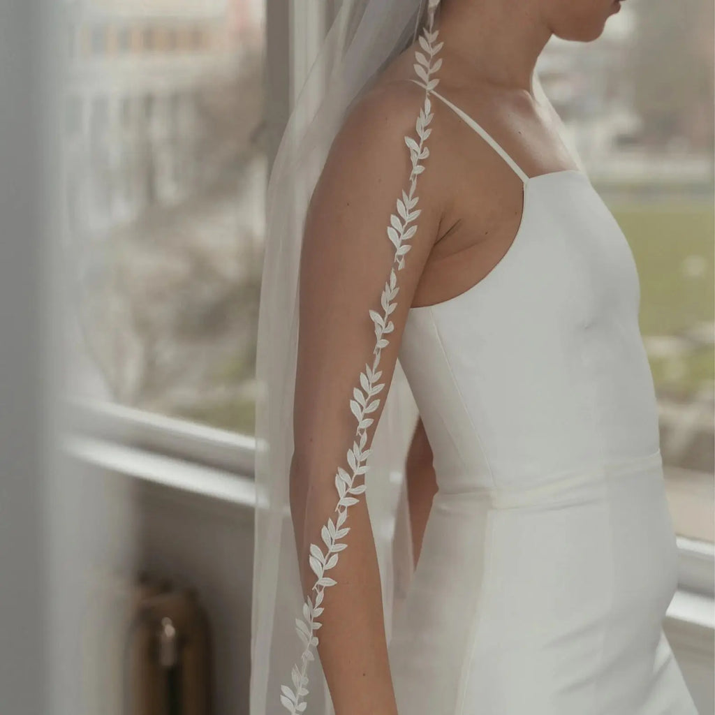 Wedding Veil Lace Edge Bridal Veils 3M White Ivory Wedding Veil Thin Scallop Lace Trim Cathedral Mantilla Bride Accessories V129