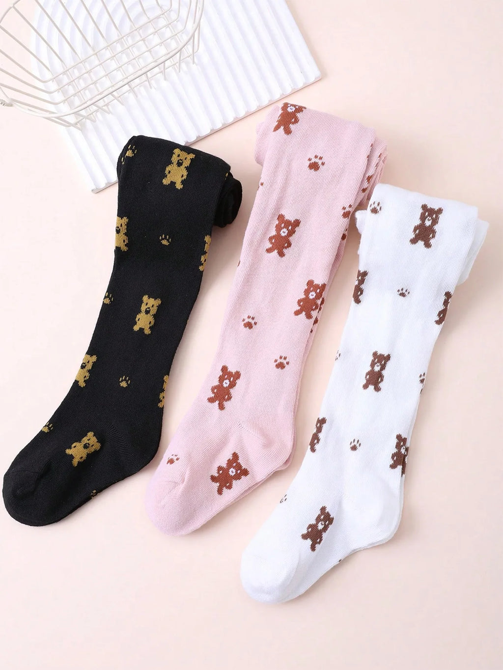 1 Pair of Cute Four-Season Base Pantyhose with Little Bear Patterns for Baby Girls, Suitable for Daily Wear by Girls Aged 1 to 12