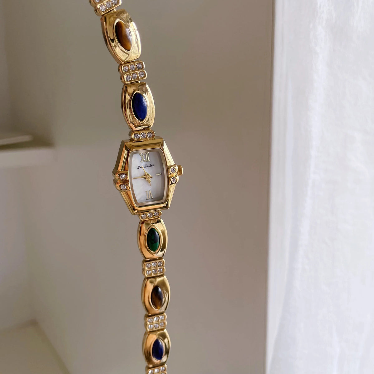 NEW Retro Luxury Women's Watches with Colored Gemstones Barrel-Shaped Small Dial Bracelet-Style Quartz Wristwatch for Women