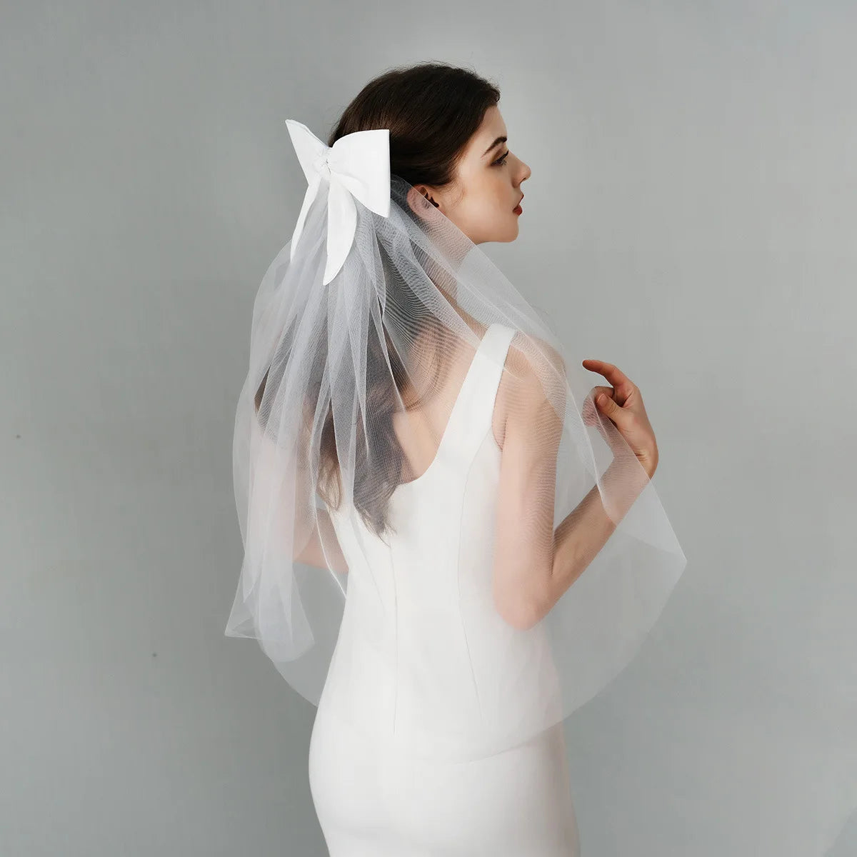 Elegant Bridal Wedding Headdress Double Layer Mesh Tulle White Color Women Short Wedding Veil with Clip Ribbon Bride Headpiece