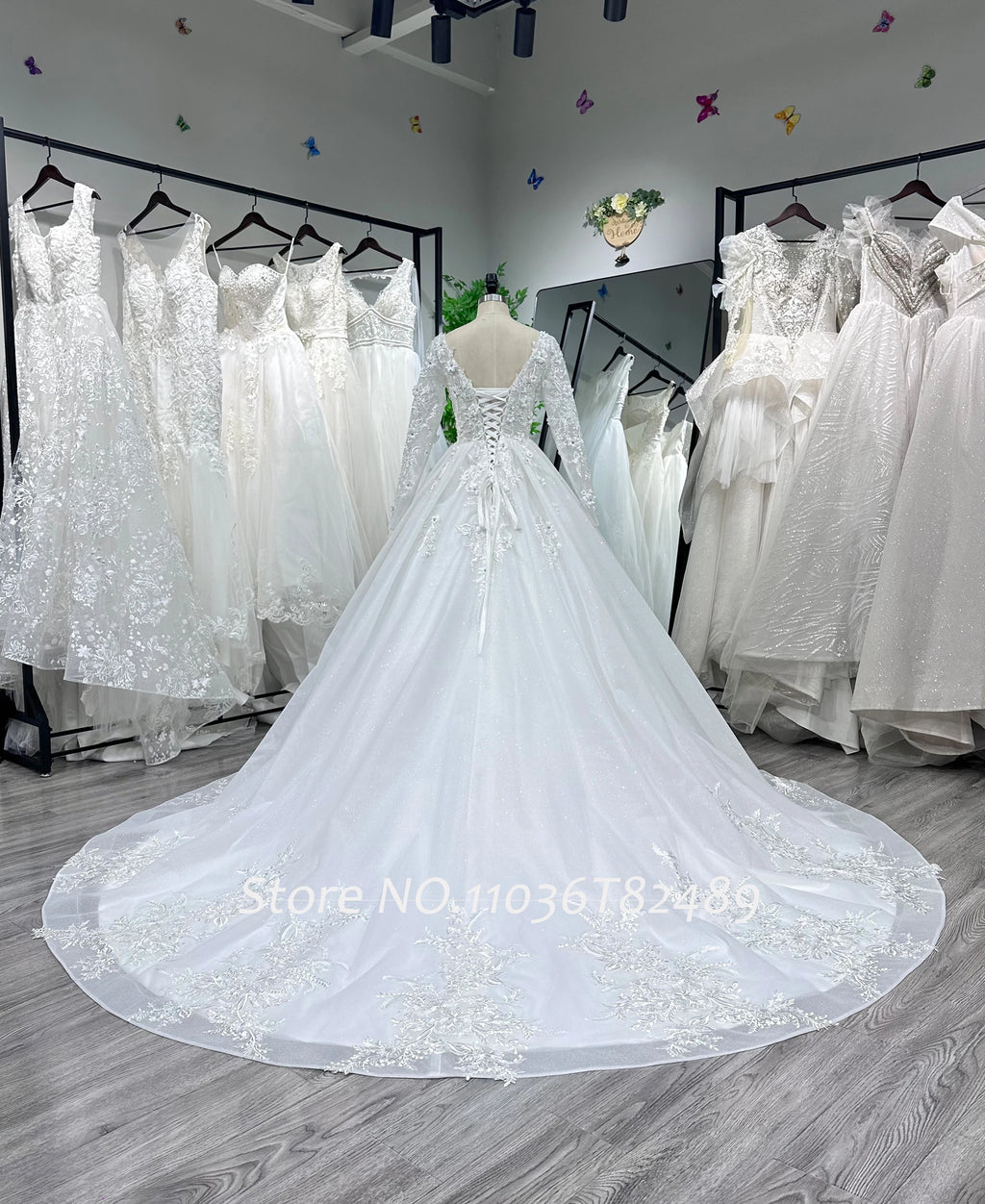 Hire Lnyer Crystal 3D Flowers Beading Pearls Sequins Sequins Appliques Shiny Long Sleeve Ball Gown Wedding Dress Real Photos