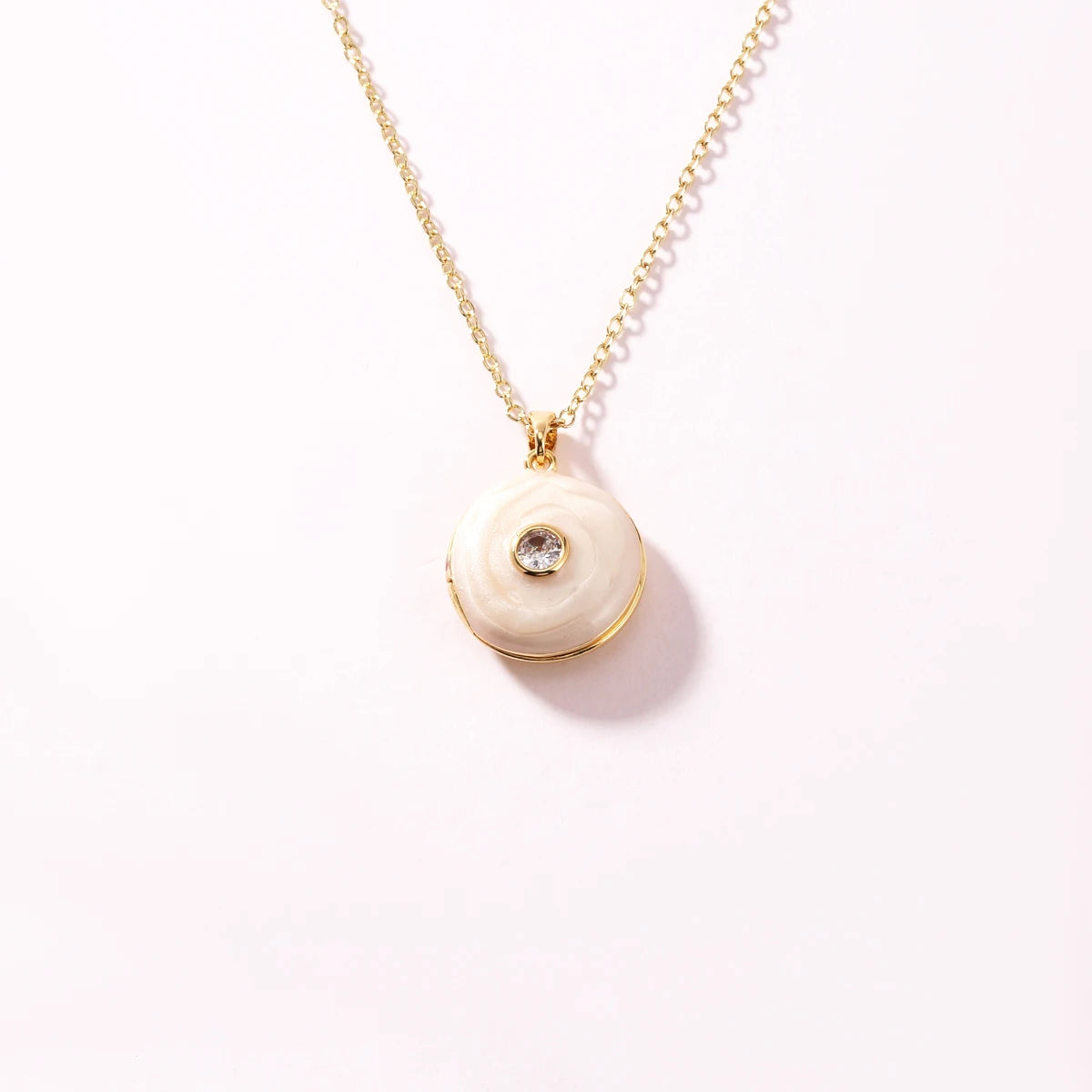 Vintage Enamel Heart Photo Locket Pendant Necklace for Women Minimalist Luxurious Non-Fading Stainless Steel Jewelry Accessory