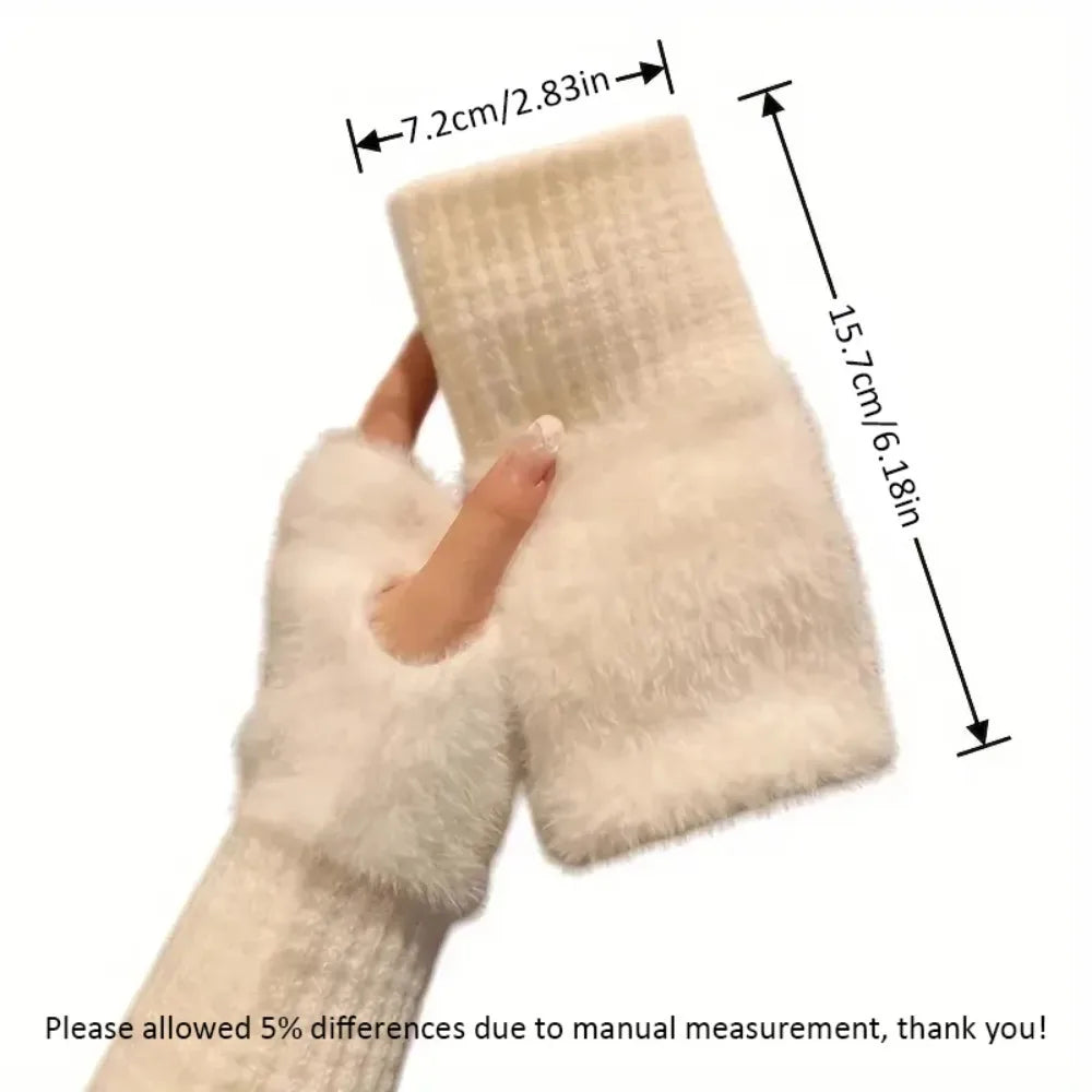 The lady's protective half-finger gloves, suitable for girls, are of a new style. They are soft and comfortable.