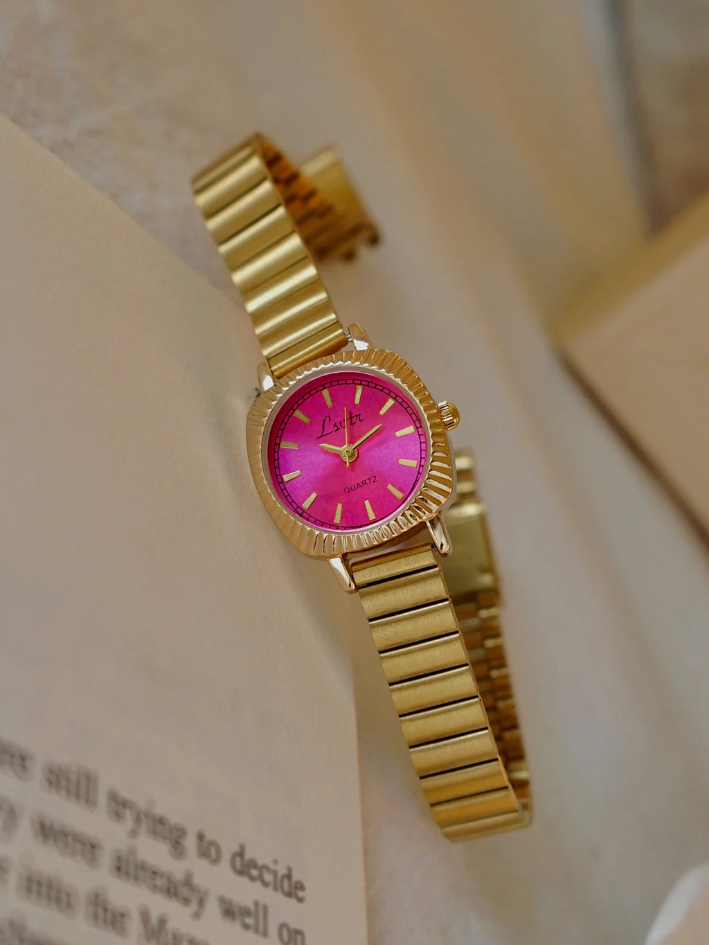 1 Piece of New Fashionable and Simple Gold Stainless Steel Women's Watch, Business Casual, Elegant, Retro Style, Waterproof, Women's Quartz Watch, Suitable as a Holiday Gift