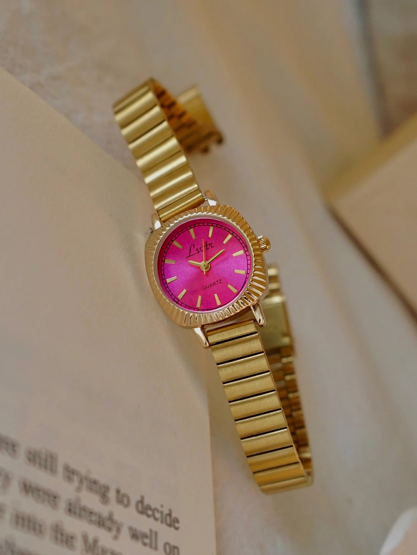 1 Piece of New Fashionable and Simple Gold Stainless Steel Women's Watch, Business Casual, Elegant, Retro Style, Waterproof, Women's Quartz Watch, Suitable as a Holiday Gift