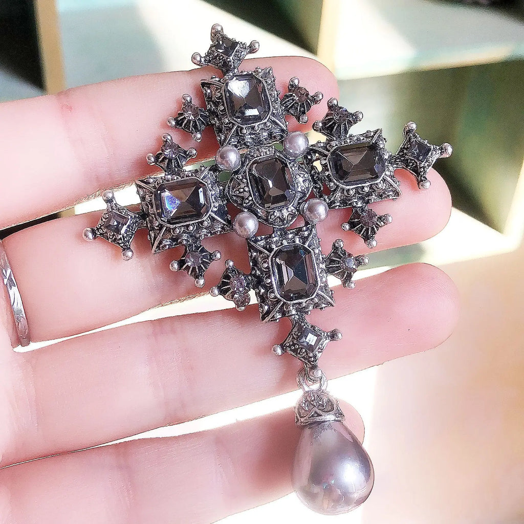 Creative Crown Brooch High-end Alloy Women's Corsage Women's Colorful Rhinestone and Water Drop Jewelry