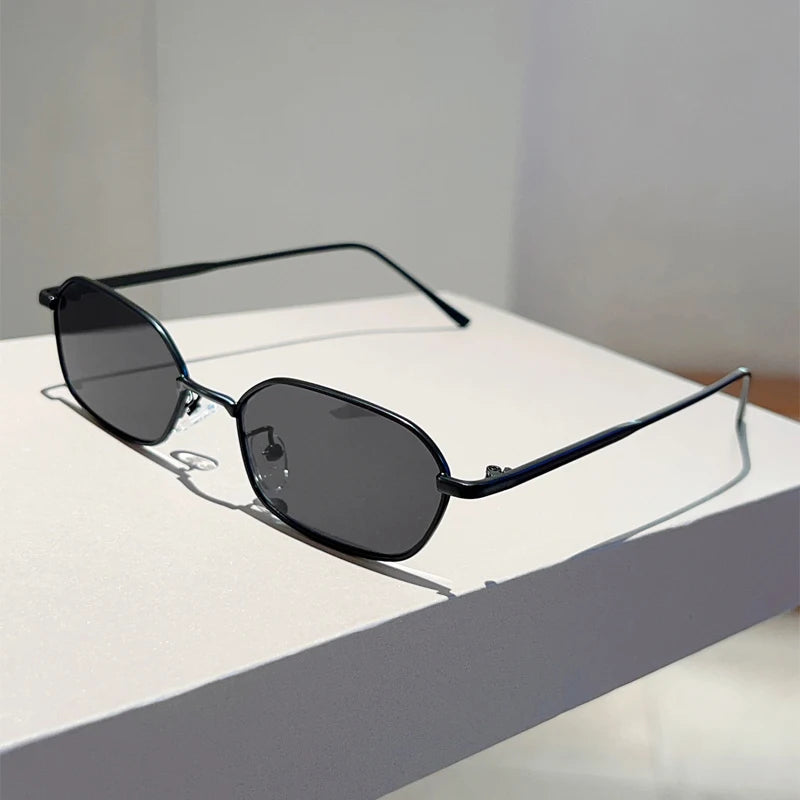 KAMMPT Vintage Rectangle Sunglasses Men Stylish Metal Rim Retro Shades Women Trendy Fashion Brand Design Decorative Sun Glasses