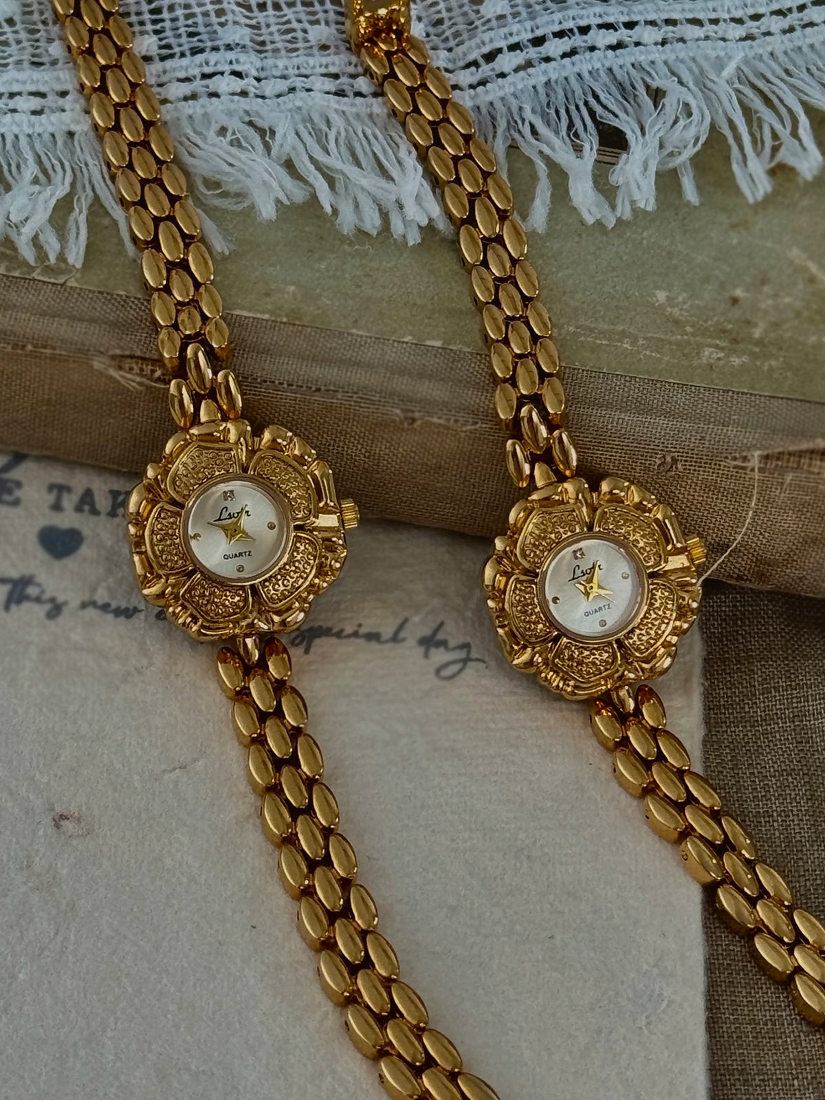 1 Piece of French-Style Golden Vintage Camellia Women's Watch, Exquisite and Elegant, Stylish and High-End, Waterproof Women's Quartz Watch, Suitable for Daily Wear, Parties, Vacations, and as a Wrist Accessory