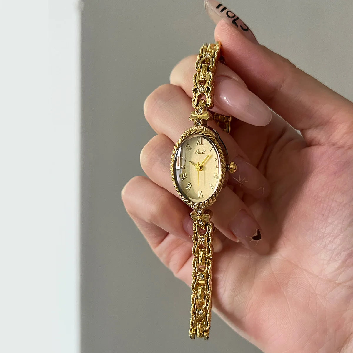 Gold Bracelet Watch For Women Fashion and Exquisite High Aesthetic Value Waterproof Versatile Ladies Fashion Quartz Wristwatches