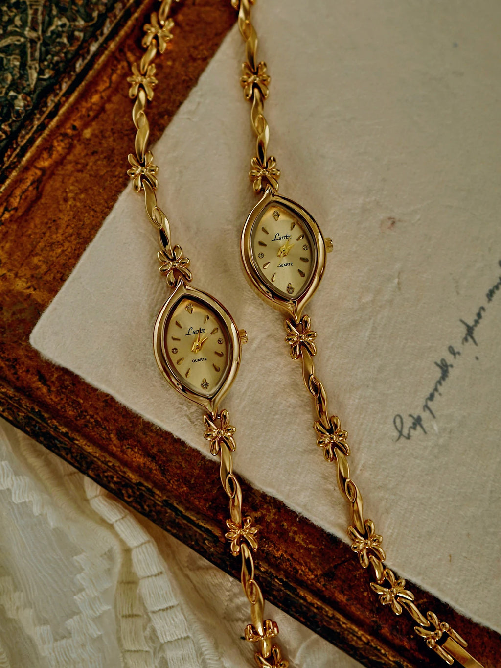 1 Piece of New French-Style Retro Gold Small Dial Women's Watch, Fashionable, Simple, Luxurious, Elegant, Compact, Waterproof, Bracelet-Style, Suitable for Daily Wear, Dinner Parties, and Other Occasions to Decorate the Wrist