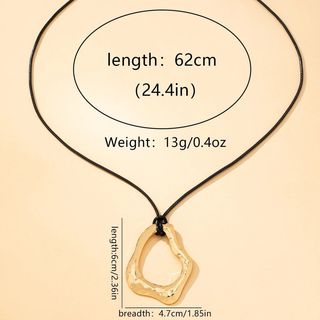 A Women's Necklace with Irregular Geometric Pendant, Winter Punk Style Sweater Necklace, Suitable for Daily Wear and Vacation Wear