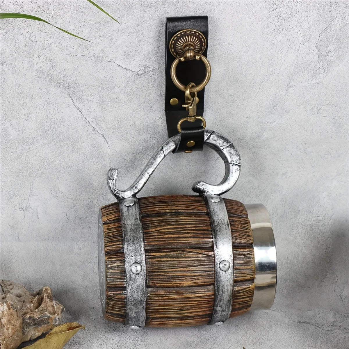 Medieval Steampunk Belt Mug Hanger, Viking Knight Cup Strap Holder with Metal Finish and Keyring Clasp, for Cosplay