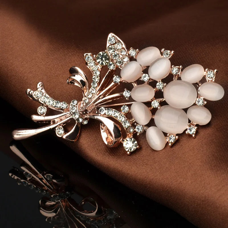 Fashionable brooch for women's cardigan, luxurious ornamental pin for a big atmosphere, imitation crystal accessory for daily an