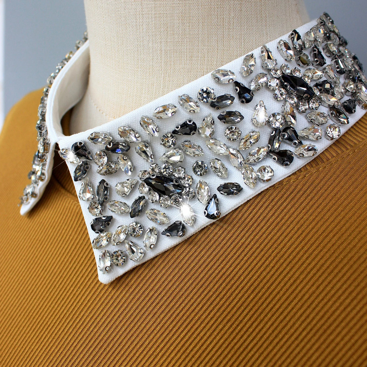 1 Piece of Luxurious Hand-Set Rhinestone Fake Collar for Ladies, a Neck Decoration with a Quick-Release Design. This Shiny and D