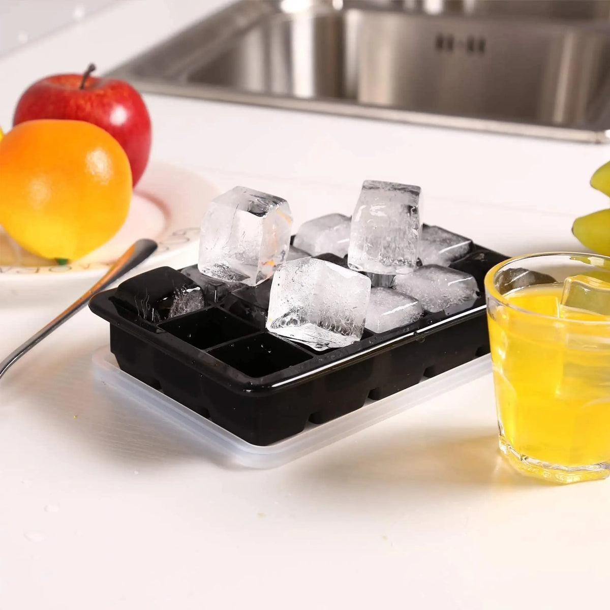 15 Cavity Ice Cube Tray Silicone Square Ice Trays Easy Release Stackable Ice Cube Molds with Removable Lid Ice Cubes for Whiskey